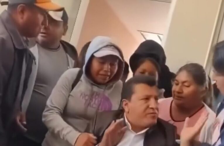 RETIENEN A PRESIDENTE MUNICIPAL DE SAN SALVADOR