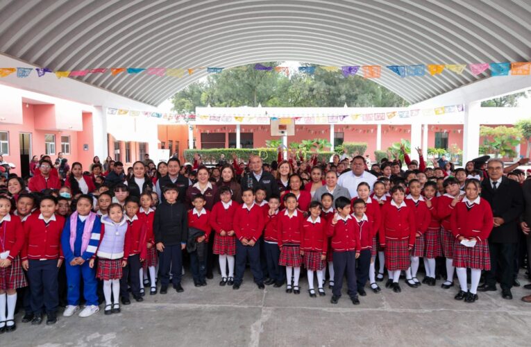 Entregan edificio escolar de 12 aulas en Huichapan con inversión de 12.9 mdp